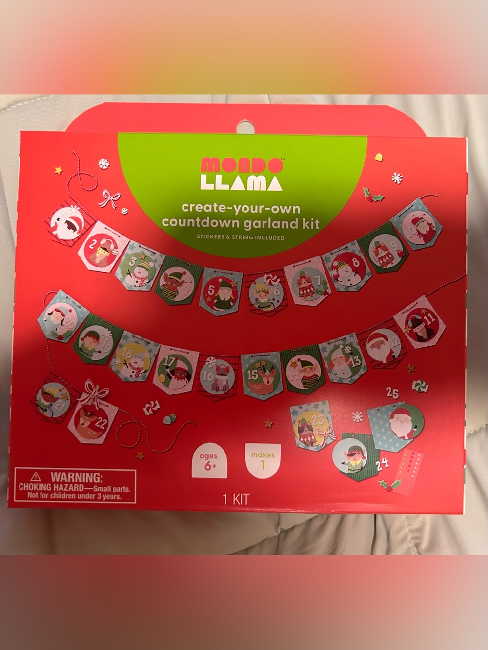 Mondo Llama Holiday Countdown Garland Kit — Green & Red